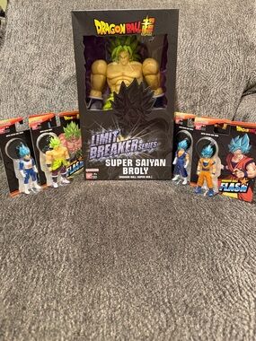 Dragon Ball Z Super Bundel - Giant Super Saiyan Boly & 4 Small Figures !